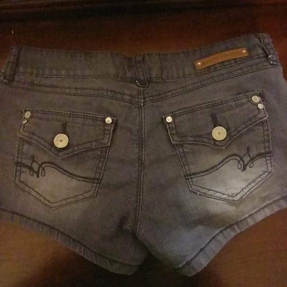 Shorts - Picture 2 of 3